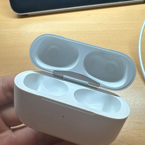 에어팟 프로 2세대 라이트닝 / C타입 본체 판매합니다