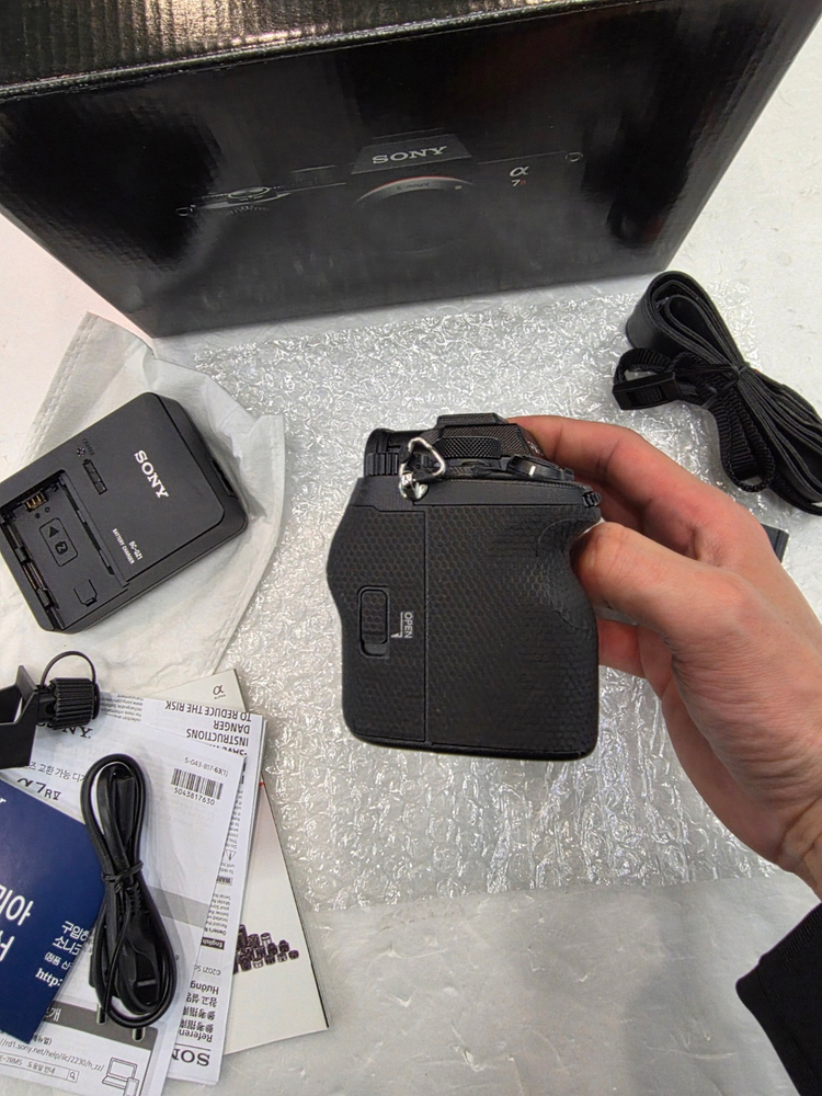 a7r5 보증기간27년2월까지남은 신동급판매합니다 컷수도몇천안됩니다--3