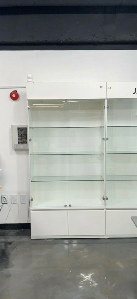 고급 맞춤 진열장 이미지