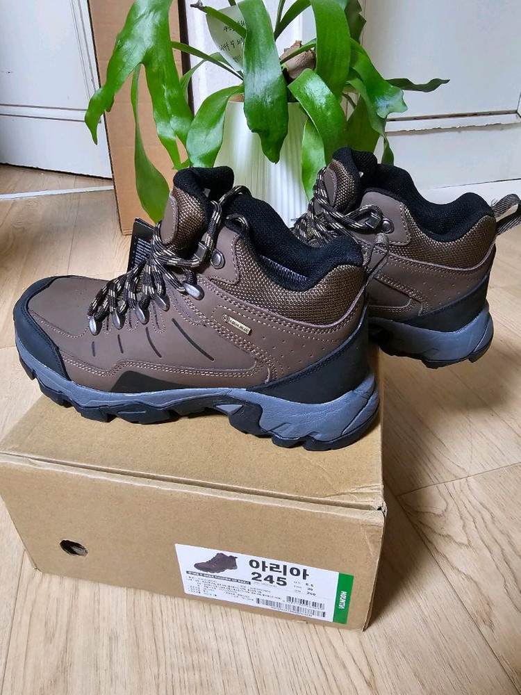 마운티아 아리아 등산화 245mm 브라운 색상 남녀 공용 풀박스 새상품--2