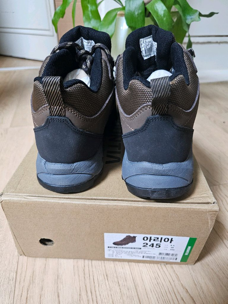 마운티아 아리아 등산화 245mm 브라운 색상 남녀 공용 풀박스 새상품--5