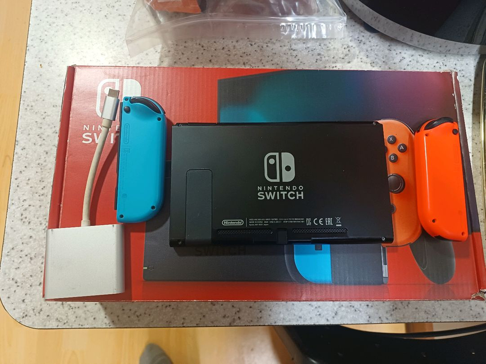 닌텐도 스위치 배터리 개선판(XKK) 본체와 조이콘 / 안전거래 환영--1