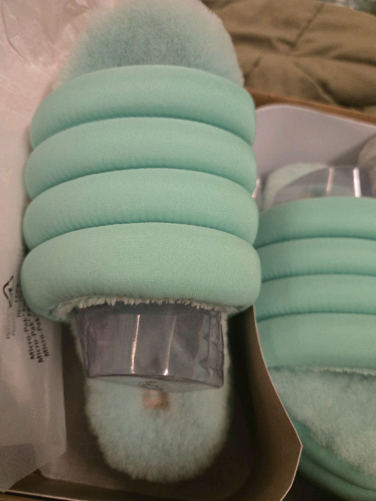 UGG 패딩폼 슬라이드 (맥시 슬라이드) 사이즈6(230) 이미지