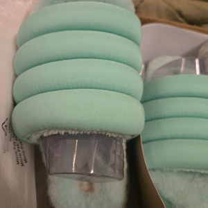 UGG 패딩폼 슬라이드 (맥시 슬라이드) 사이즈6(230) 이미지