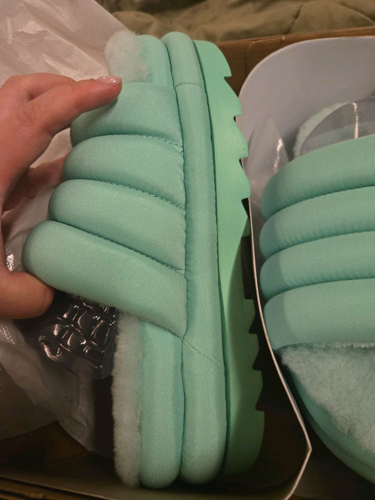 UGG 패딩폼 슬라이드 (맥시 슬라이드) 사이즈6(230) 이미지