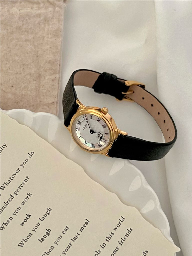 셀린느 스몰세컨드 골드 라운드 시계 / 정품감정.케어--1