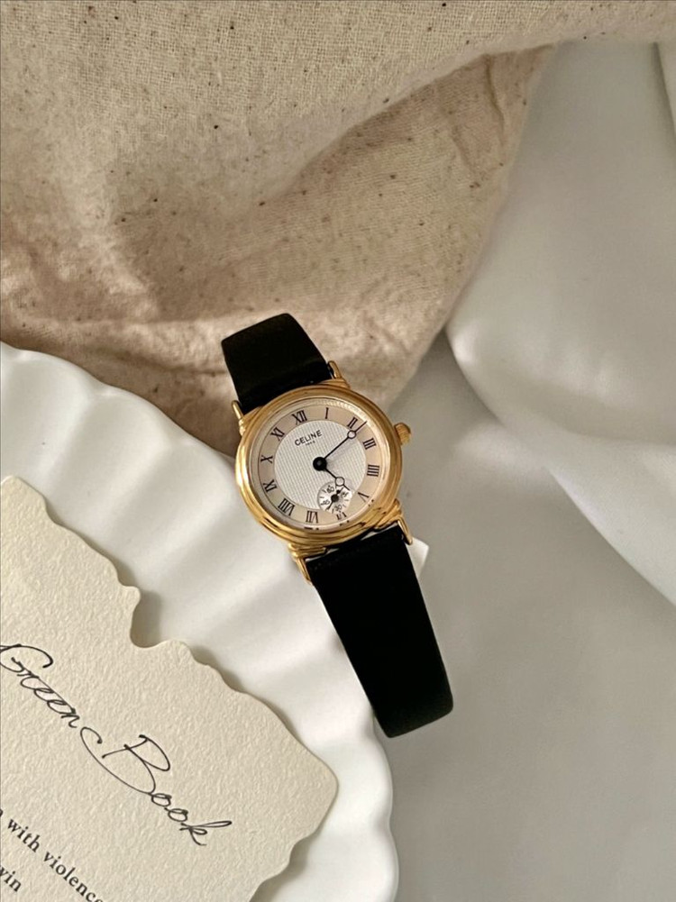 셀린느 스몰세컨드 골드 라운드 시계 / 정품감정.케어--2