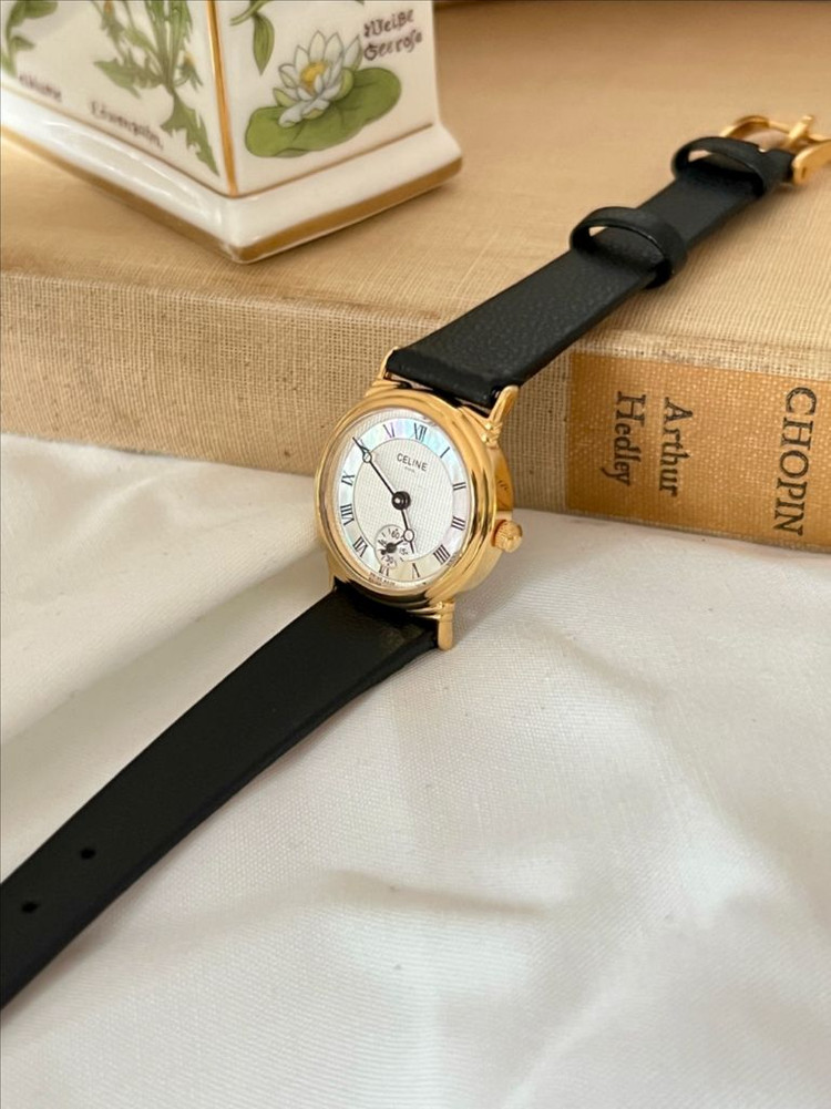 셀린느 스몰세컨드 골드 라운드 시계 / 정품감정.케어--3