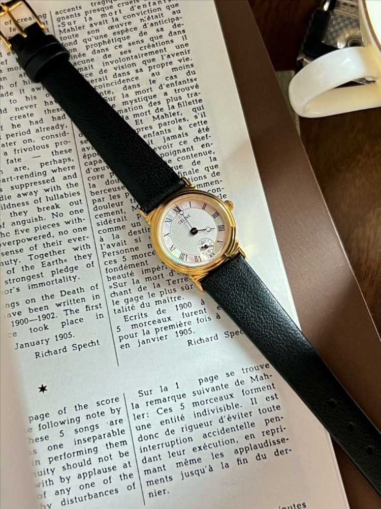 셀린느 스몰세컨드 골드 라운드 시계 / 정품감정.케어--4