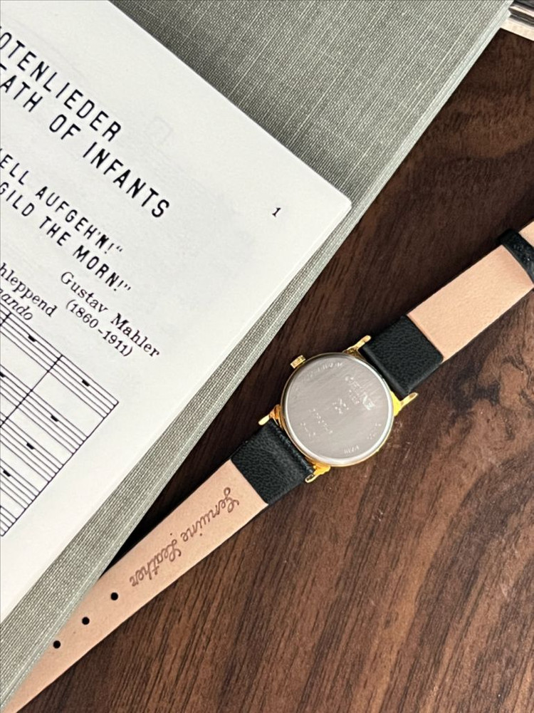 셀린느 스몰세컨드 골드 라운드 시계 / 정품감정.케어--8