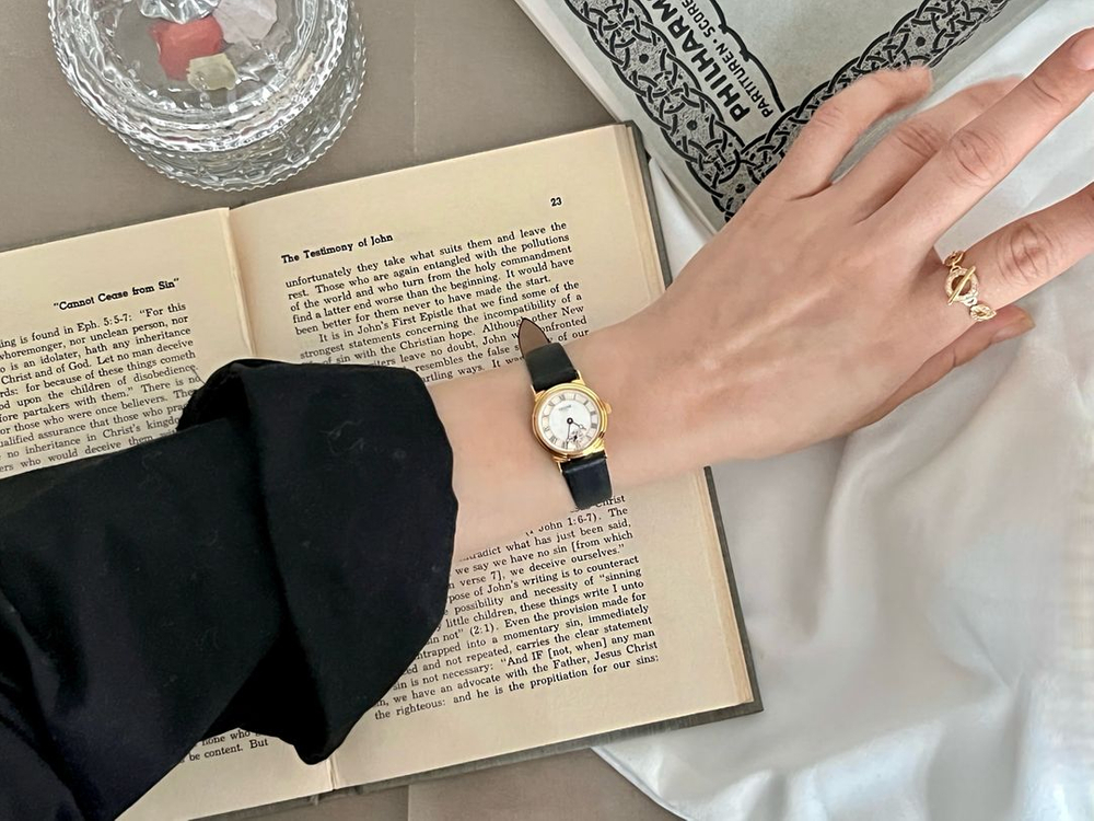 셀린느 스몰세컨드 골드 라운드 시계 / 정품감정.케어--9