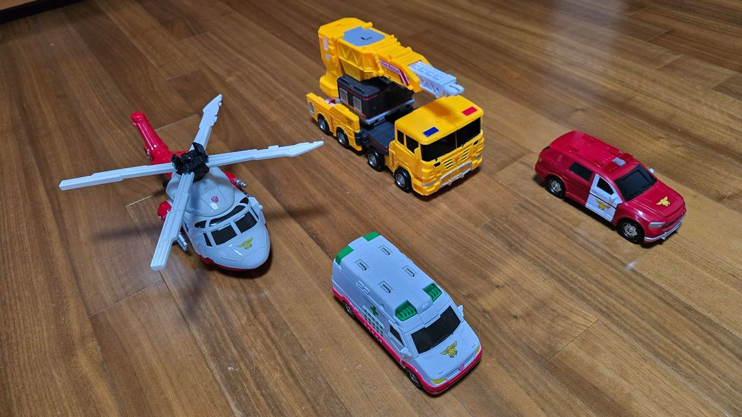 헬로카봇 마이티가드4단합체 구성품다있고 상태좋아요--1