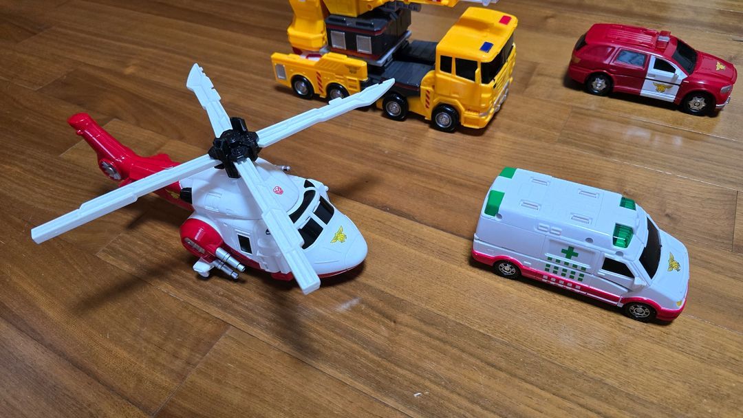 헬로카봇 마이티가드4단합체 구성품다있고 상태좋아요--2