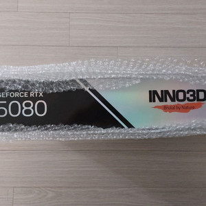 RTX 5080 화이트 그래픽카드 미개봉 새상품 이미지