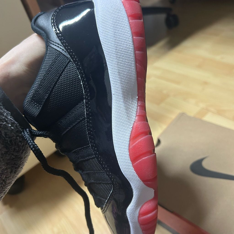 [250] 나이키 조던 11 브레드 로우 이미지