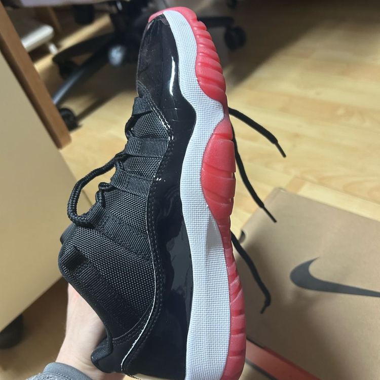 [250] 나이키 조던 11 브레드 로우 이미지