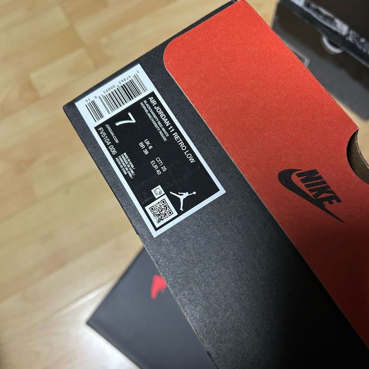 [250] 나이키 조던 11 브레드 로우 이미지