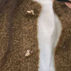 엘로주 하트 부클 가디건 판매해요 이미지