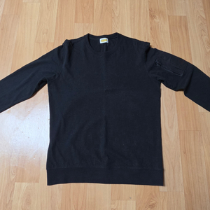 인터메조 INTERMEZZO 블랙 맨투맨(미착용 보관)