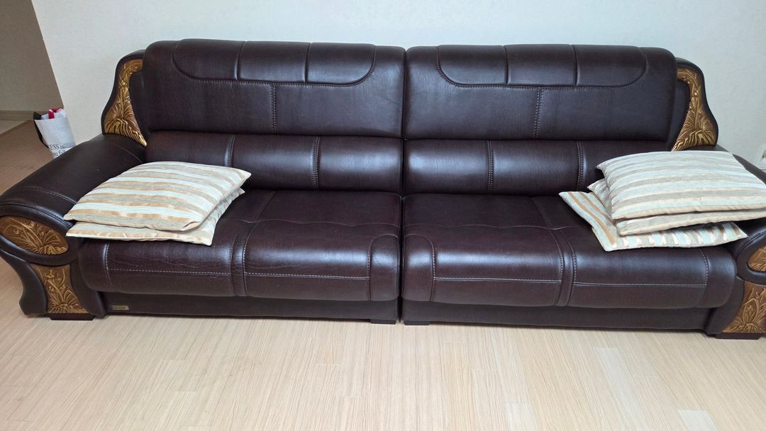 천연가죽 4인용 소파 이미지