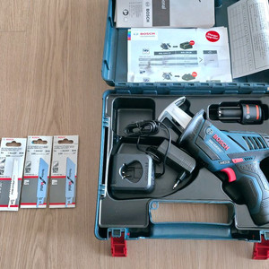 보쉬 GSA 10.8V-LI 충전 컷소 세트