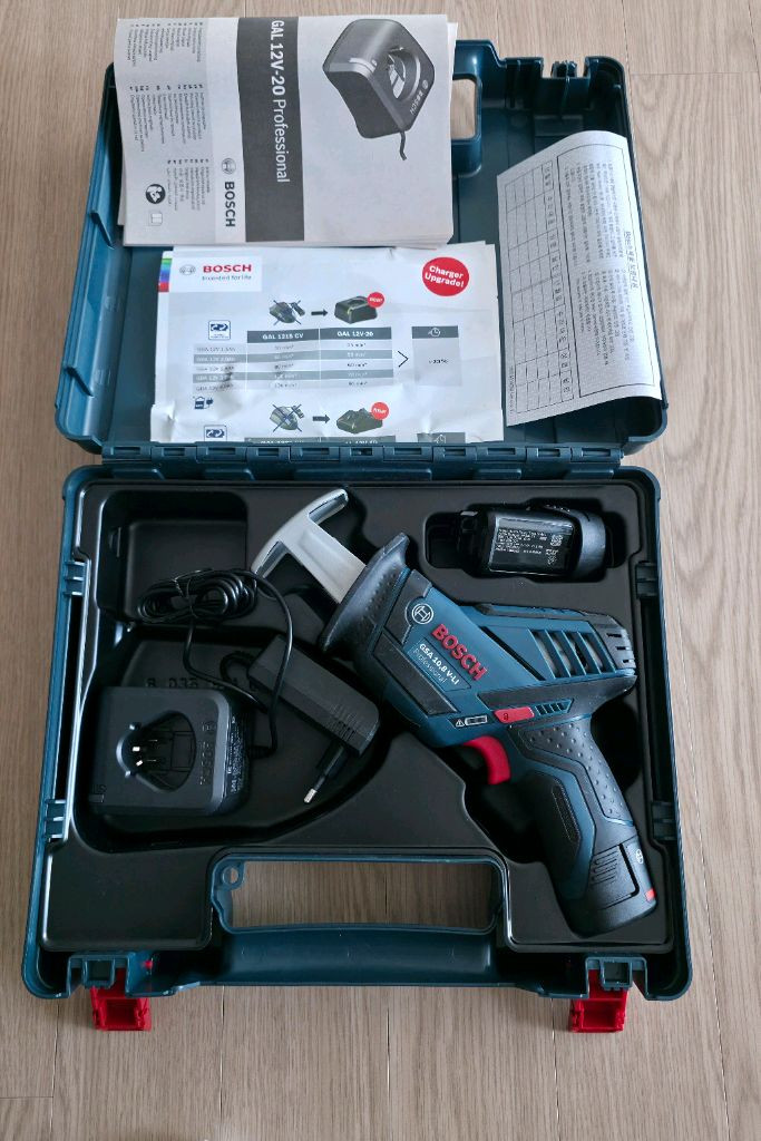 보쉬 GSA 10.8V-LI 충전 컷소 세트 이미지