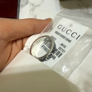 구찌 인터로킹 G 와이드링 블랙 실버(23호)