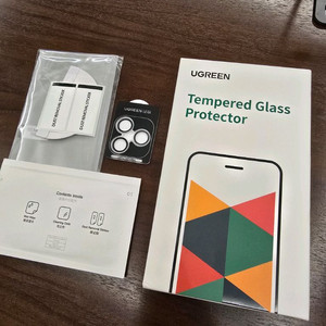유그린 아이폰16프로 강화유리 새제품