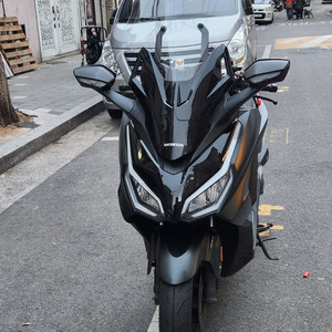 2024년식 포르자350 27xxxkm 450만원