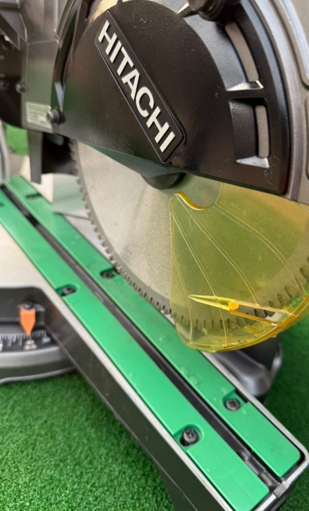 히타치 슬라이딩 각도절단기 C8FSE 이미지