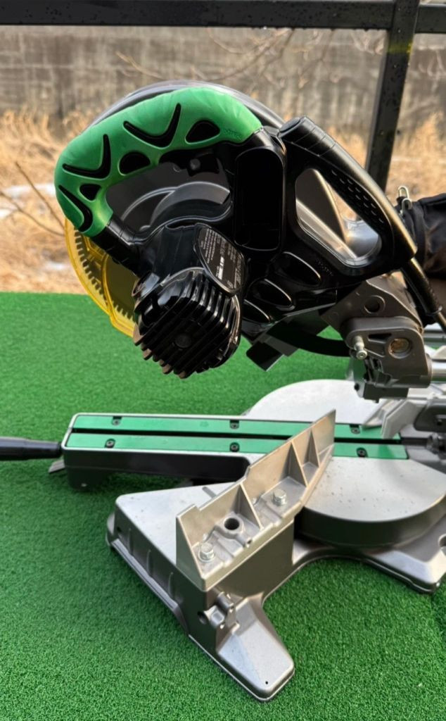 히타치 슬라이딩 각도절단기 C8FSE 이미지