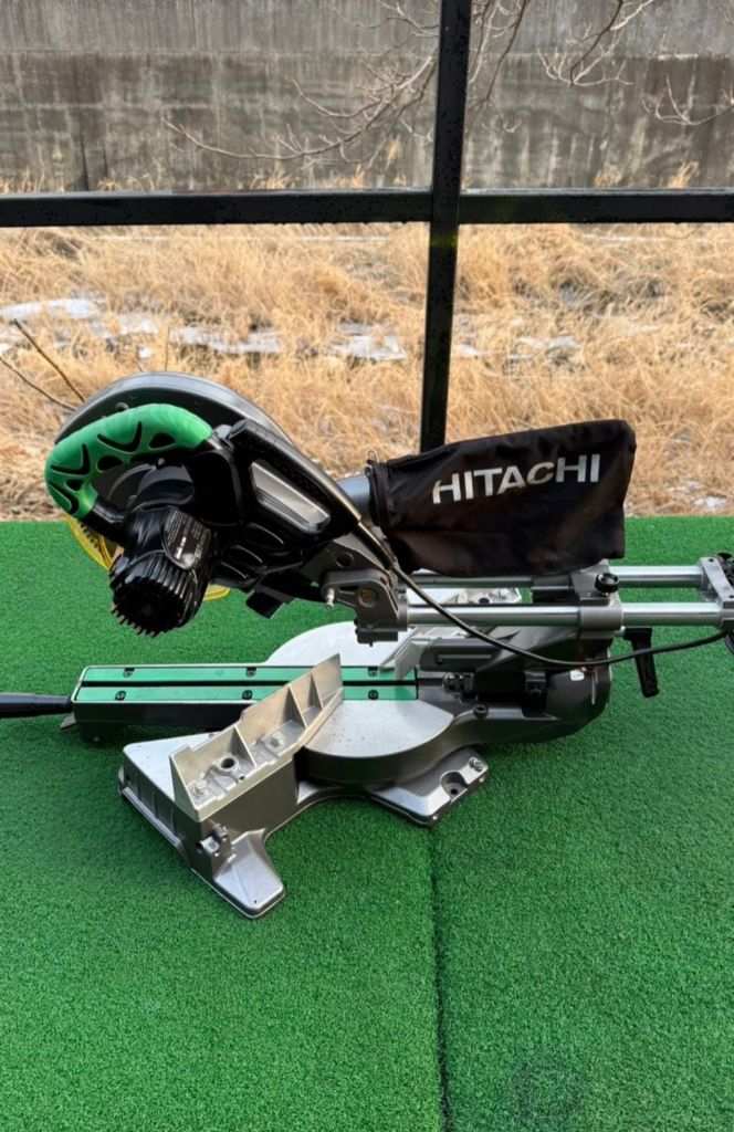 히타치 슬라이딩 각도절단기 C8FSE 이미지