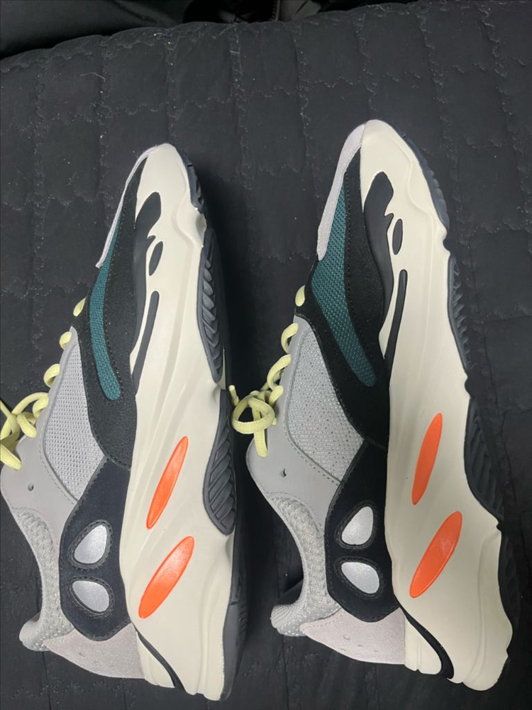 아디다스 이지부스트 700 웨이브 러너 (2021/2022) 285 팝니다 이미지