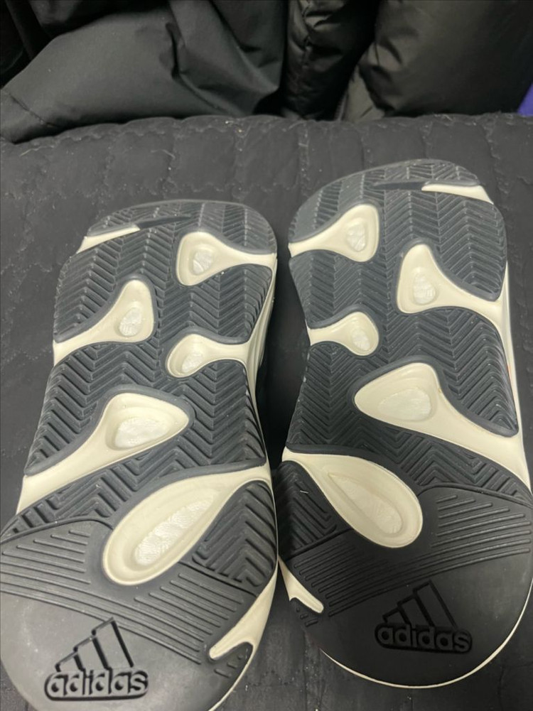 아디다스 이지부스트 700 웨이브 러너 (2021/2022) 285 팝니다 이미지