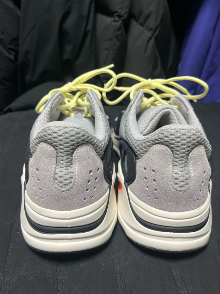 아디다스 이지부스트 700 웨이브 러너 (2021/2022) 285 팝니다 이미지