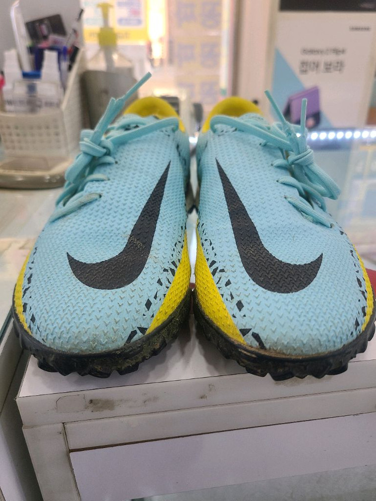 나이키 풋살화 리액트 팬텀gt프로2 tf 265--1