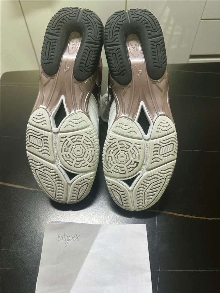 미즈노 웨이브몬스터 265 사이즈 판매 동일색상 265로도 교환합니다 이미지