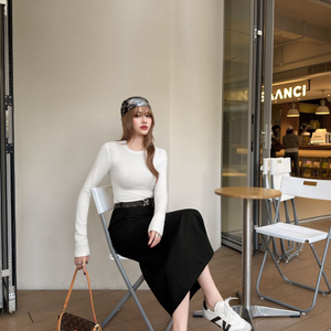 루이비통 2026 벨트 여밈 지퍼 여성스커트