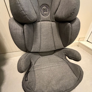 싸이벡스 주니어 카시트 이미지