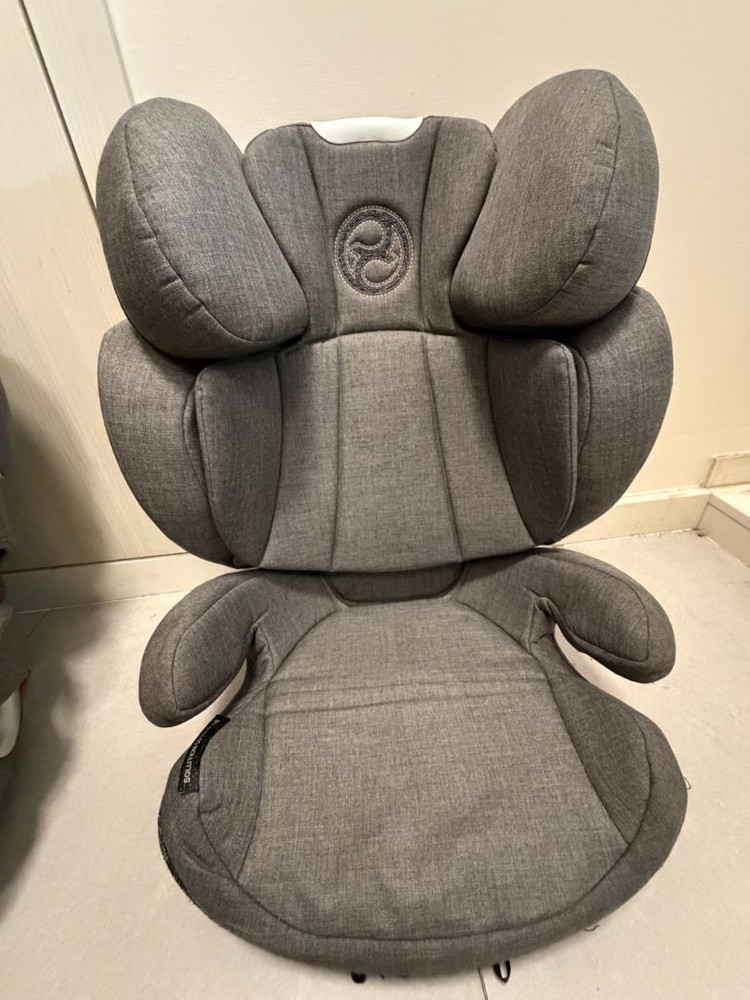 싸이벡스 주니어 카시트 이미지