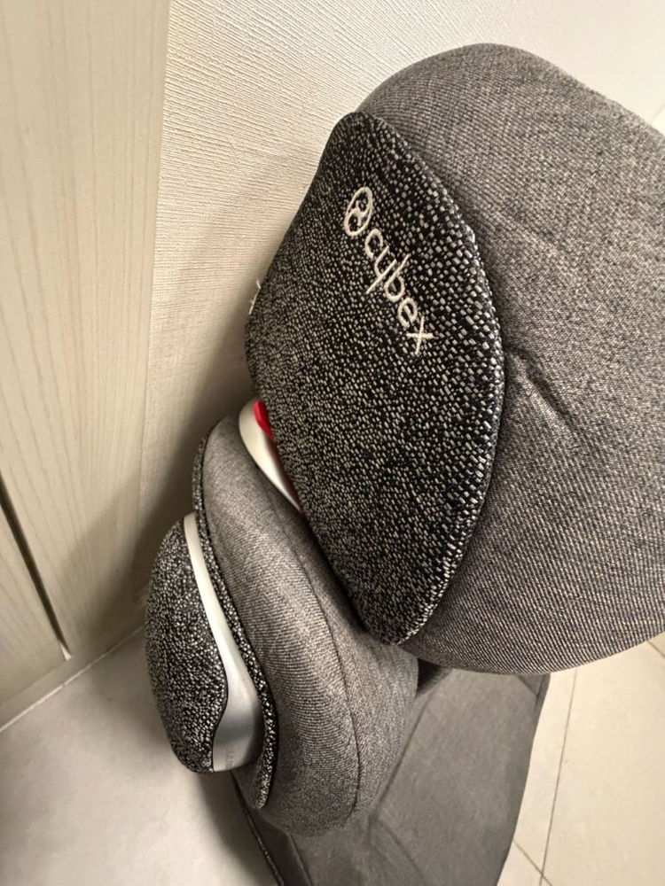 싸이벡스 주니어 카시트 이미지