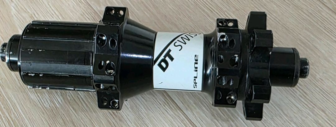 DT spline 28홀 허브--1