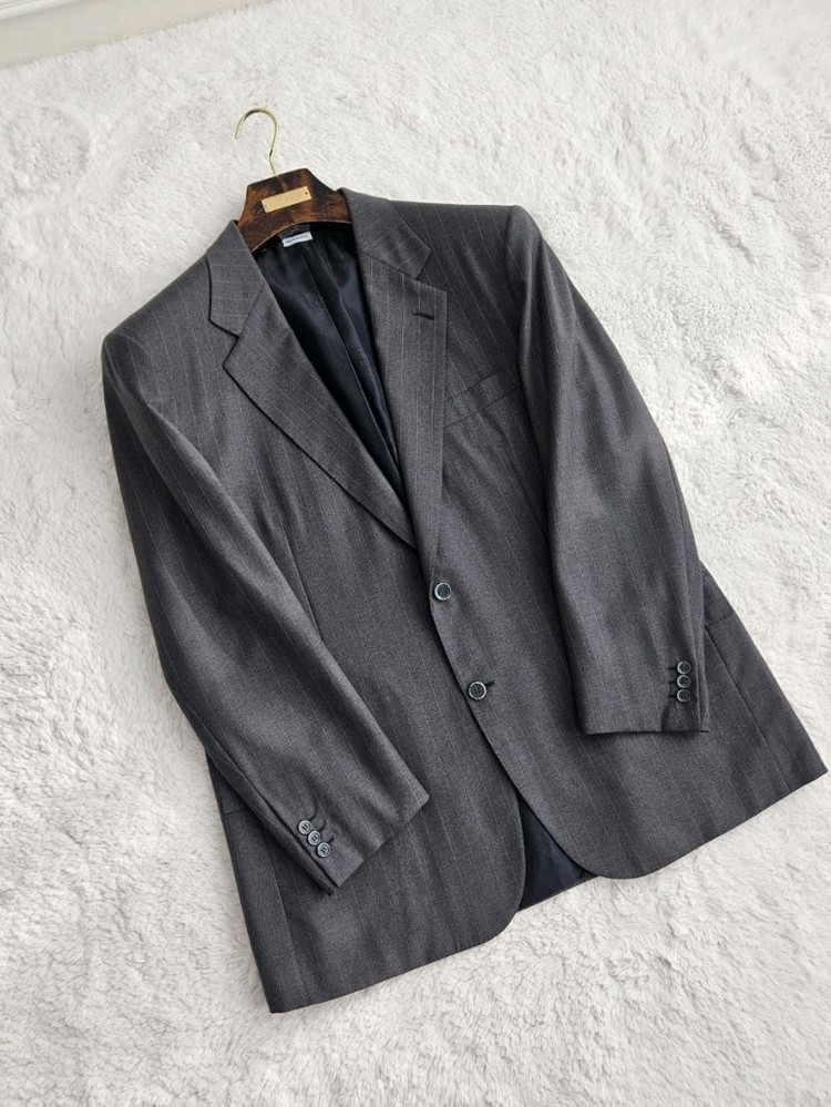 브리오니 핀스트라이프 울 블레이저 [ 로로피아나 쿠치넬리 톰포드 에르메스 루이비통 키톤 디올 ] 이미지