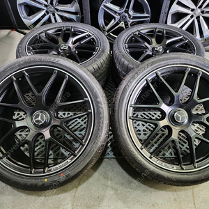 벤츠 GLE63AMG 퍼포먼스 스타일 22인치 휠타이어 이미지