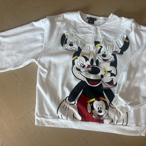 자라(zara) 프릴카라 미키 맨투맨