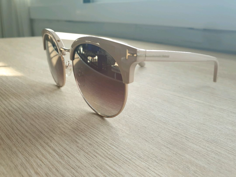 톰포드 핑크베이지 선글라스--1