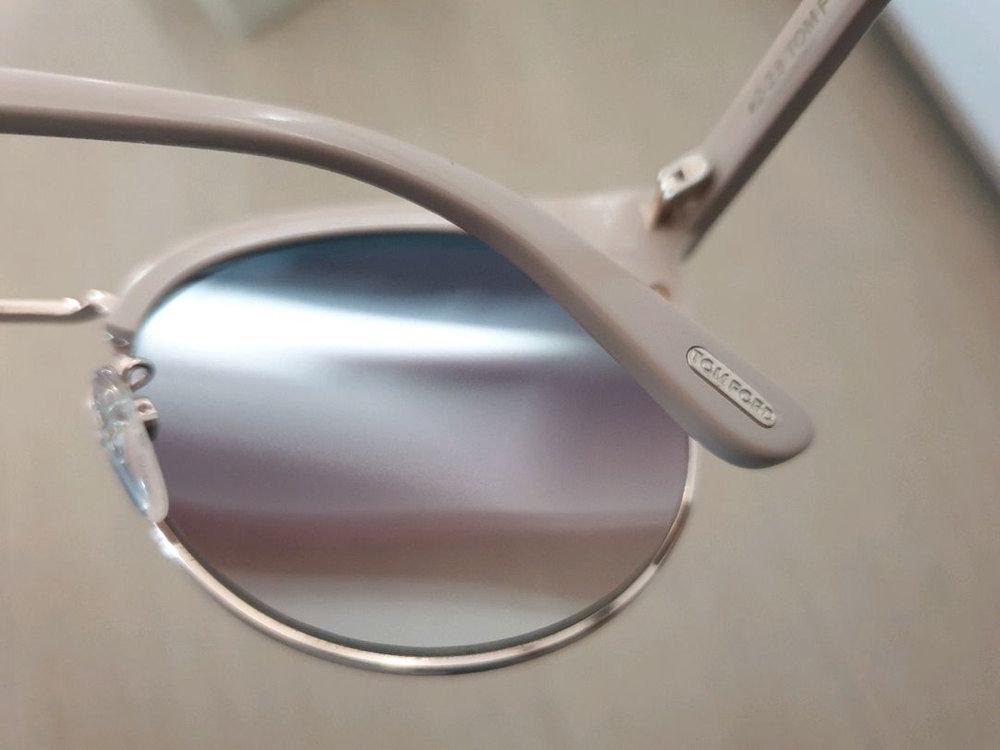 톰포드 핑크베이지 선글라스--2