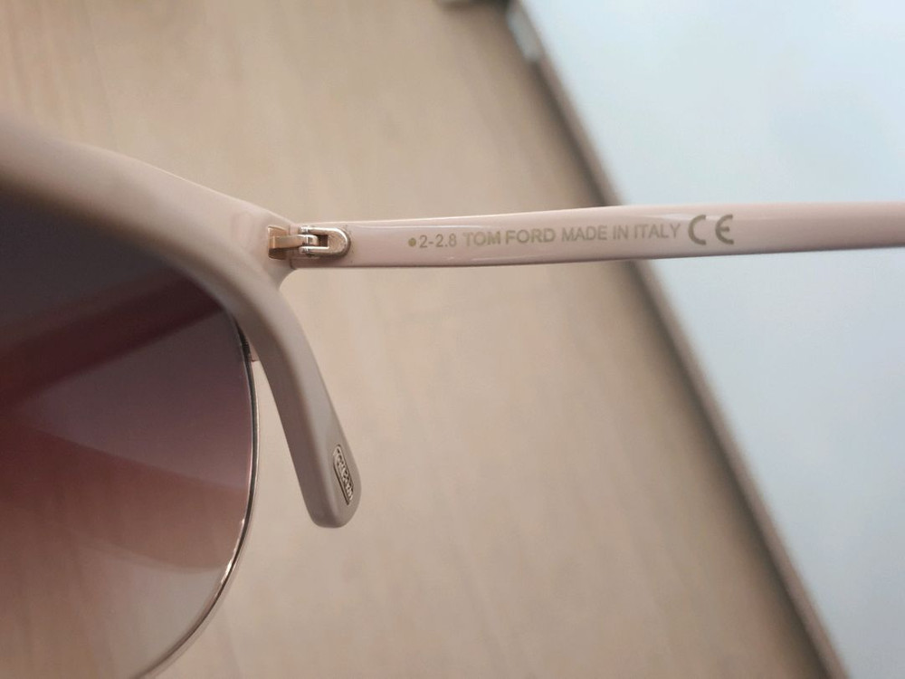 톰포드 핑크베이지 선글라스--3