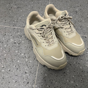 디스커버리 조거플렉스 신발 아이보리색 팝니다 270