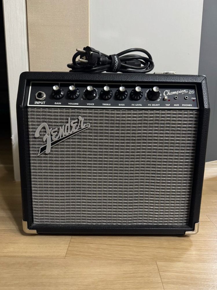 펜더 챔피언 20 기타 앰프 이미지